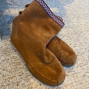 Toms Moccasin Boots